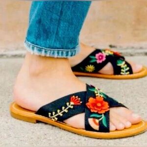 Soludos Black Floral Applique Embroidered Beaded Slip On Flat Sandals 9.5 M